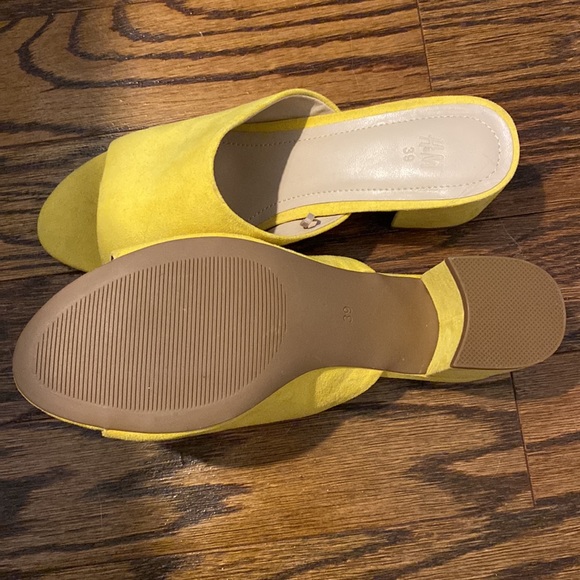 Yellow Heels - Picture 4 of 4